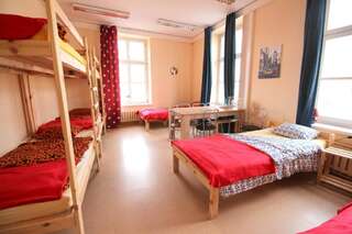 Хостелы ONE LUCKY HOSTEL - Rynek - Pokoje prywatne Вроцлав Семейный номер с общей ванной комнатой-4