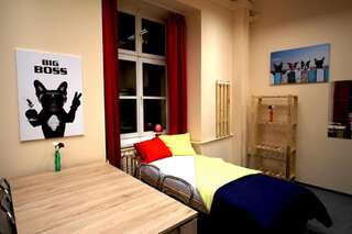 Хостелы ONE LUCKY HOSTEL - Rynek - Pokoje prywatne Вроцлав Семейный номер с общей ванной комнатой-6